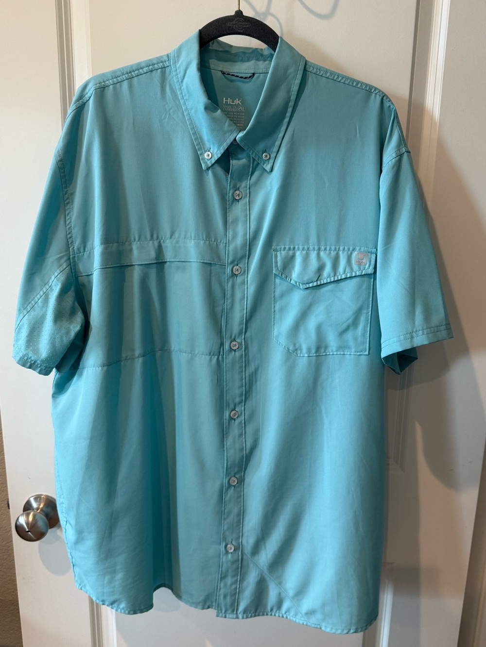 Huk Men's Short-Sleeve Button-Down Shirt in Aqua Blue